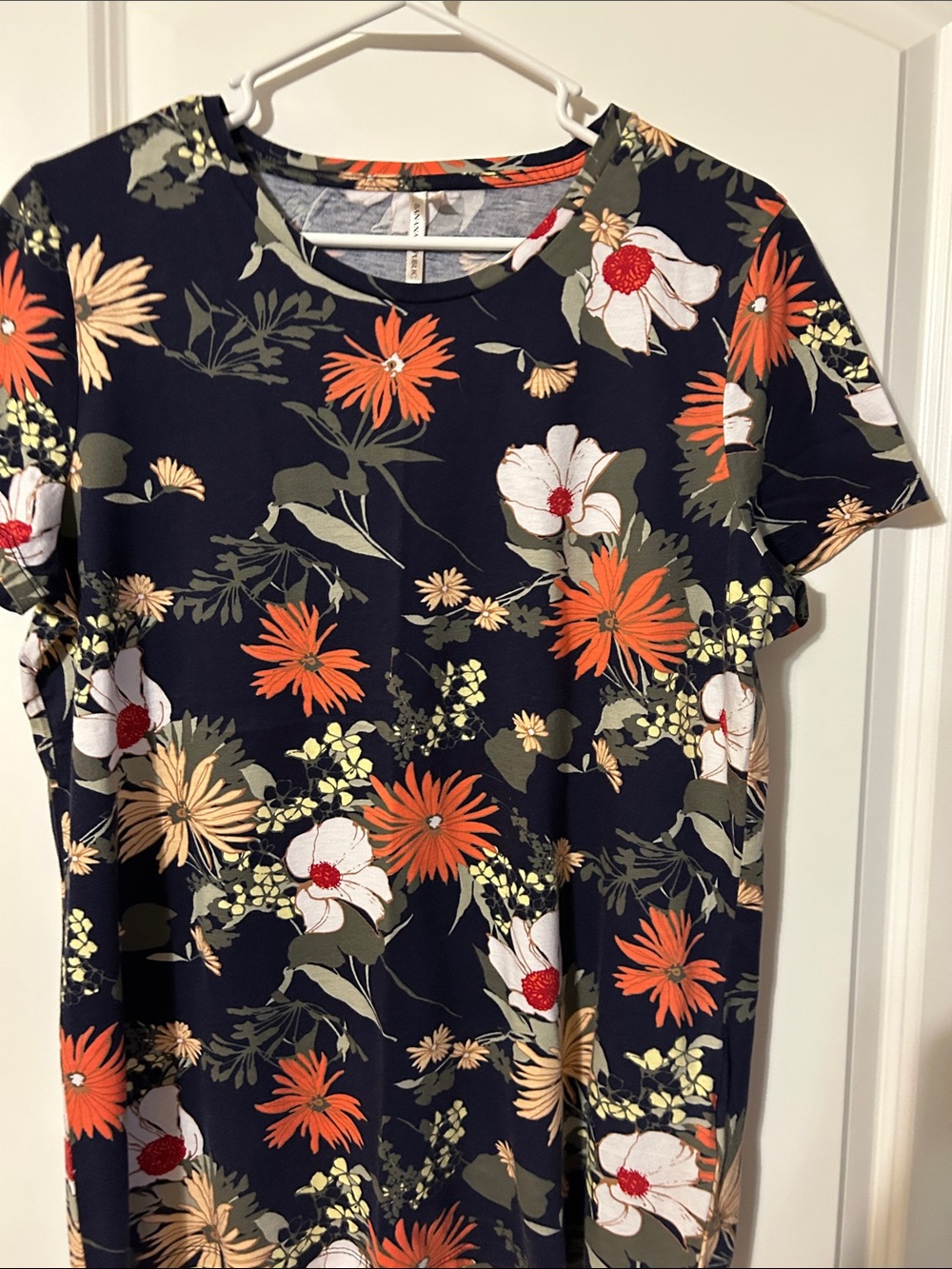 2 Banana Republic Short-Sleeve Floral Tees, Flowers in Black & White Background. - Picture 2 of 7